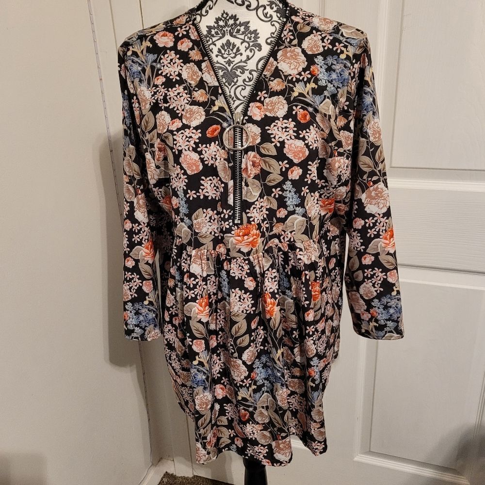 Beautiful floral design tunic top - Picture 1 of 5